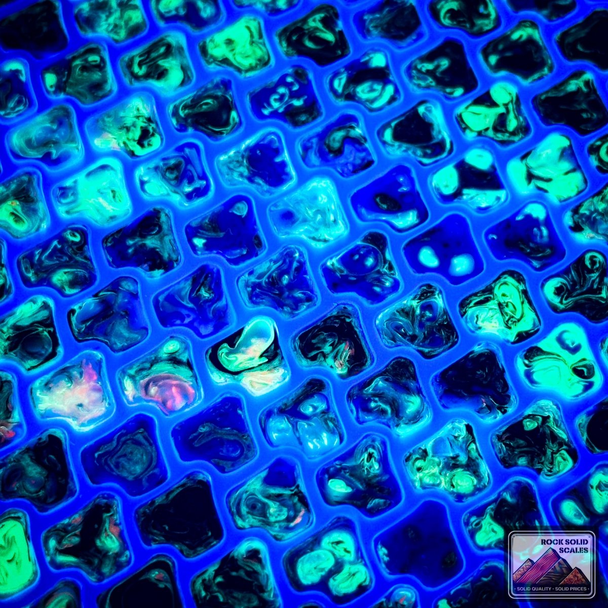 3D Dragon Scale Matrix - 8 Color Pour - RockSolid Scales -