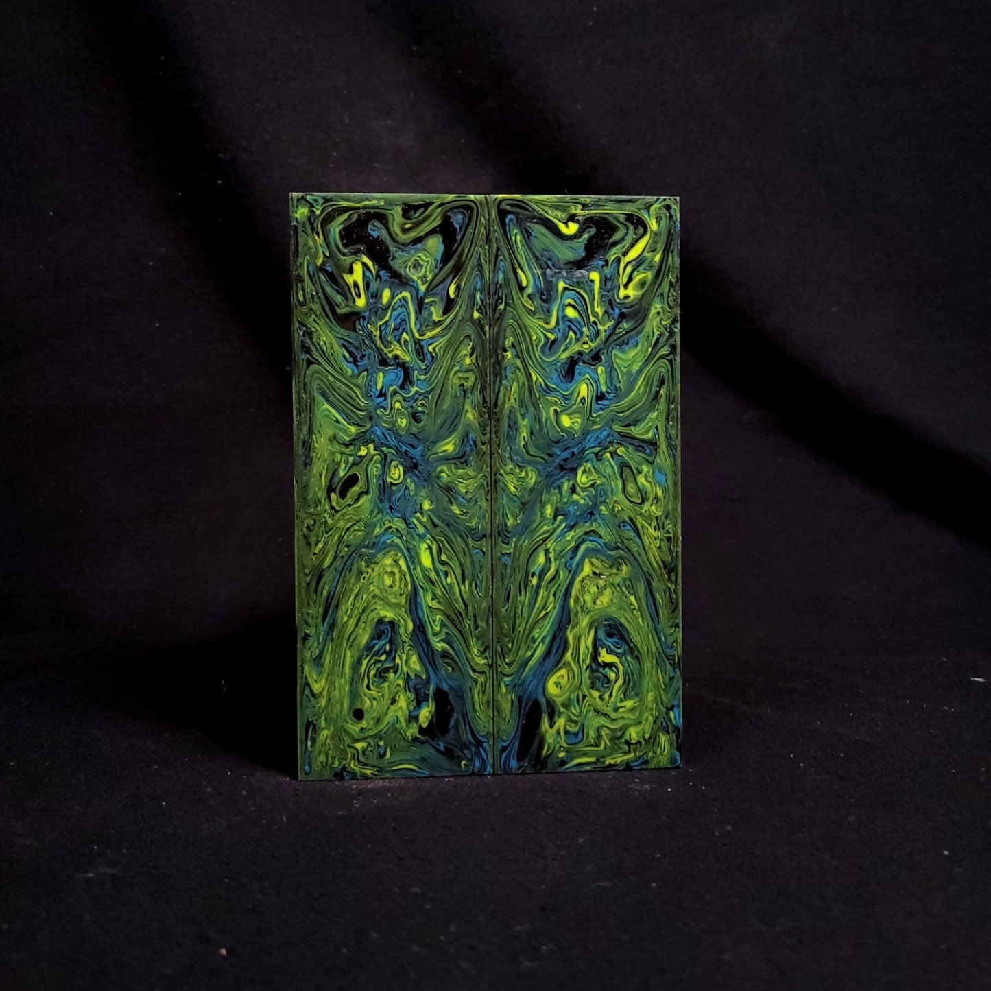 R52 - Alien Smurf Resin Scales - RockSolid Scales -