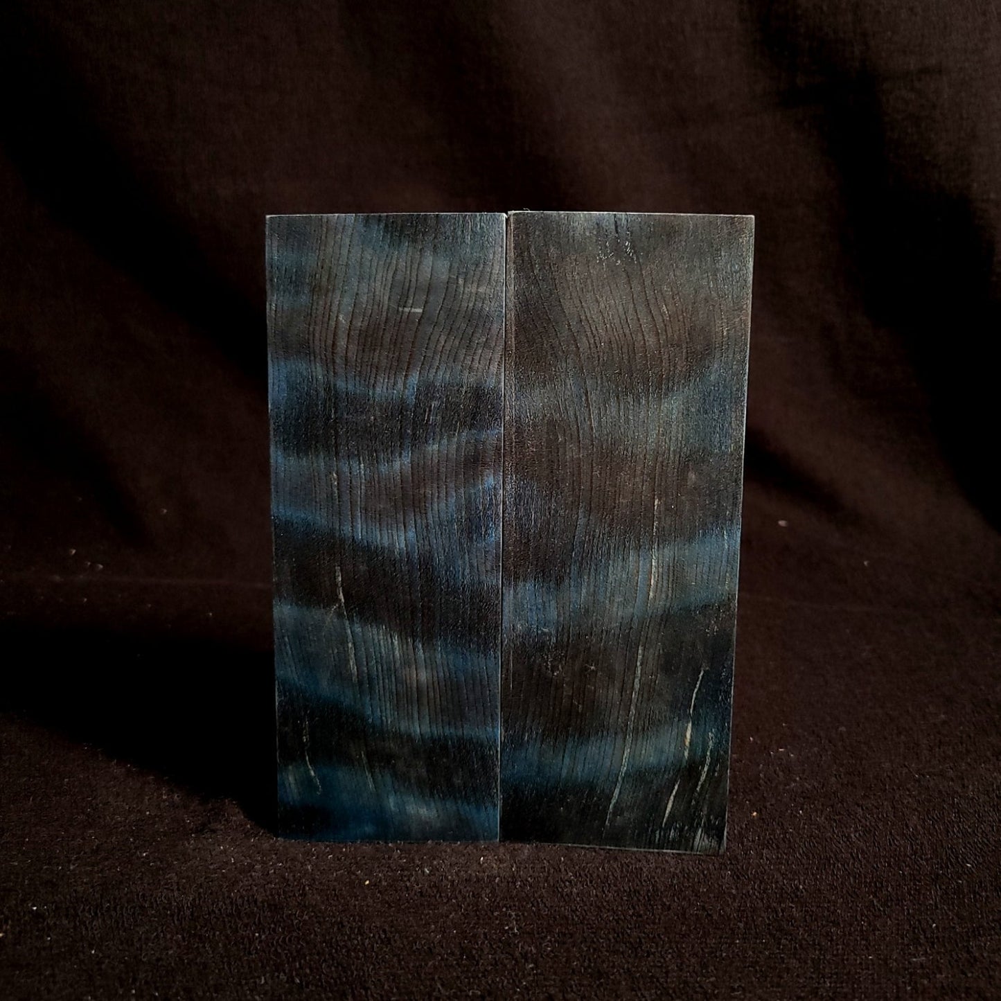 #906 - Tru-Blue Curly Redwood - RockSolid Scales -