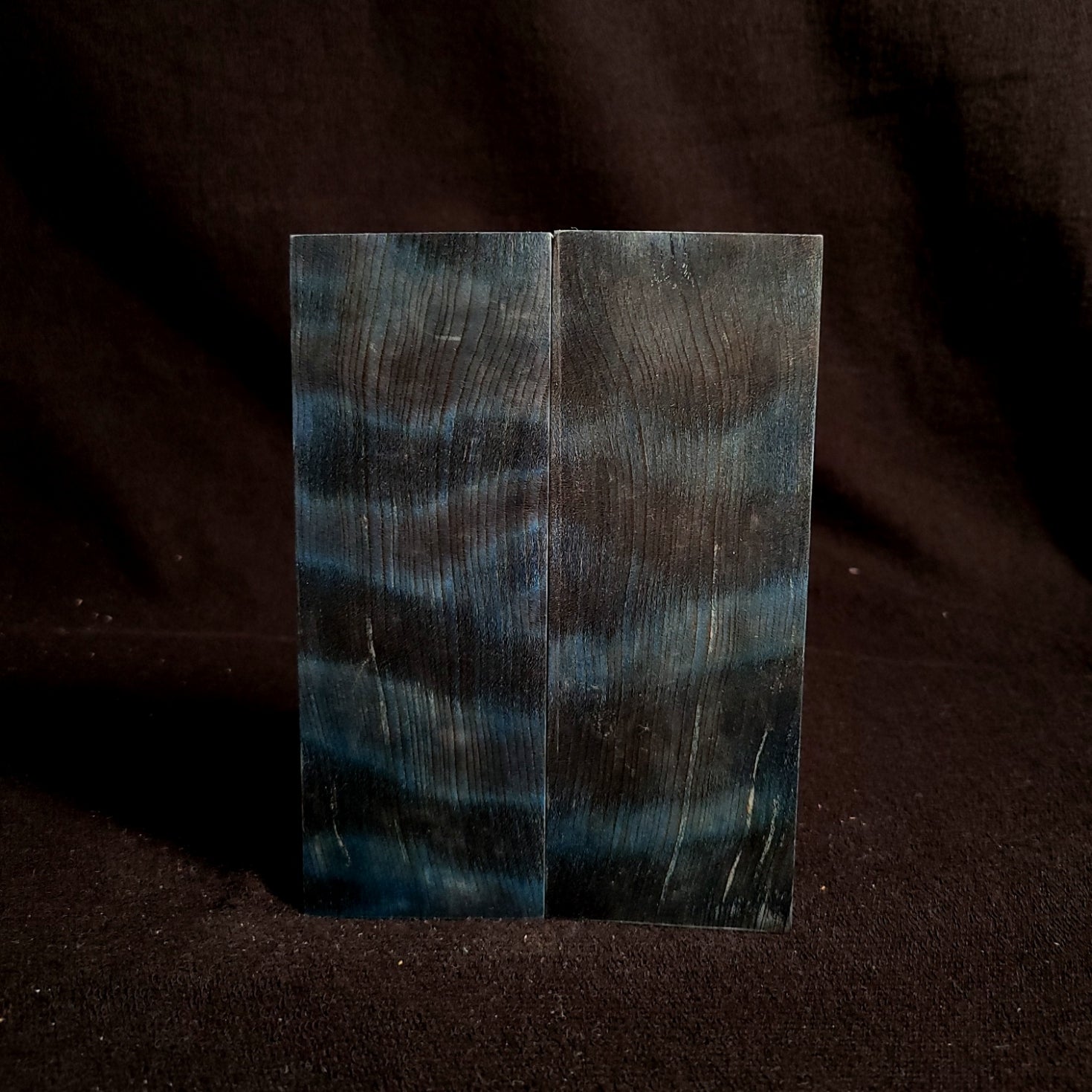 #906 - Tru-Blue Curly Redwood - RockSolid Scales -