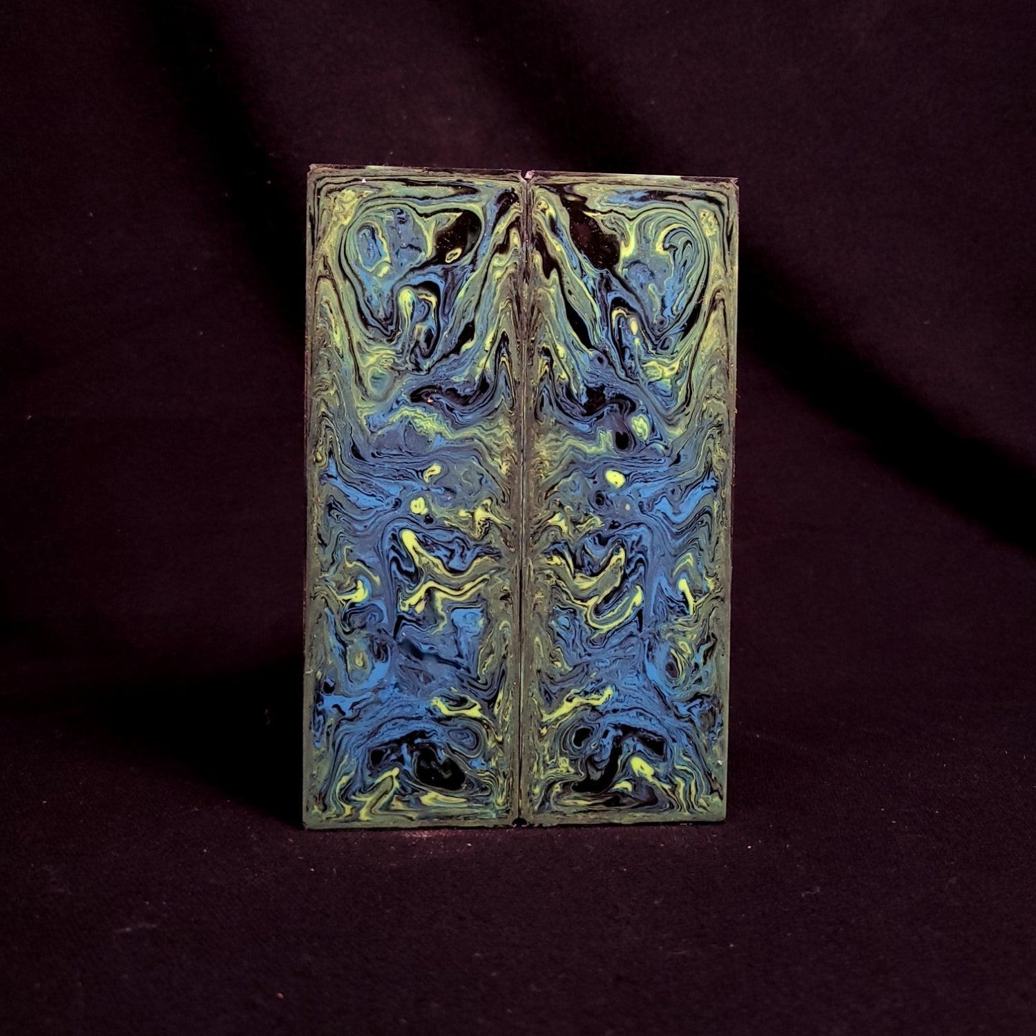 R31 -Alien Smurf Resin Scales - RockSolid Scales -