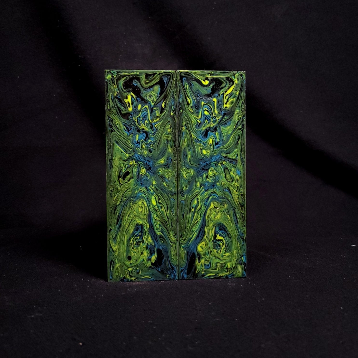 R52 - Alien Smurf Resin Scales - RockSolid Scales -